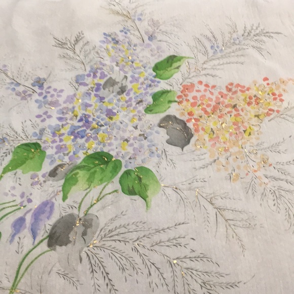 VTG. SCARF. FLORAL. MULTI COLORS SPARKLEY - Picture 5 of 5